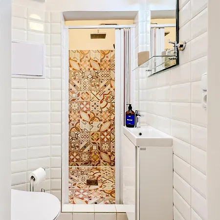 Days - One-bedroom With Netflix In New Town Prag
